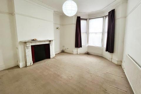 2 bedroom flat to rent, Park Crescent, North Shields