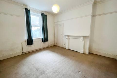 2 bedroom flat to rent, Park Crescent, North Shields