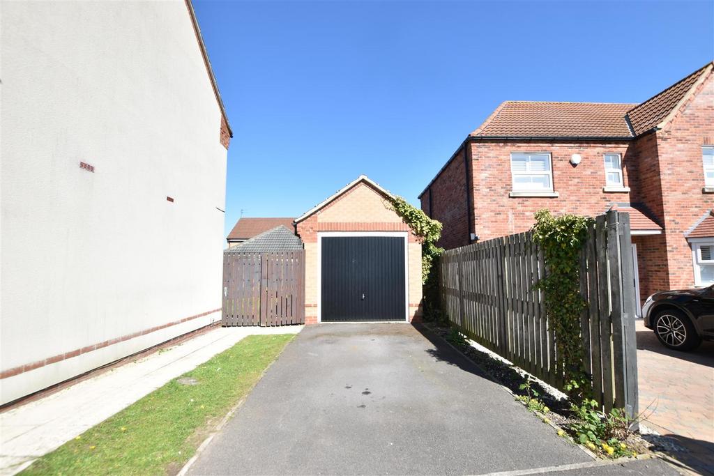 Detached garage