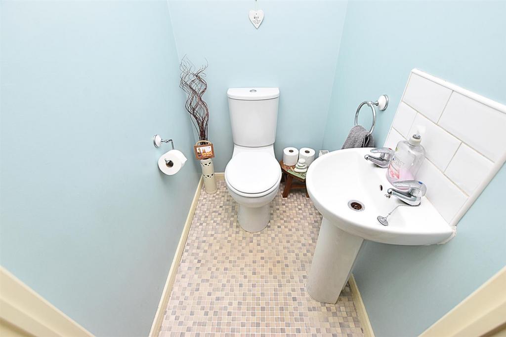 Cloakroom/wc
