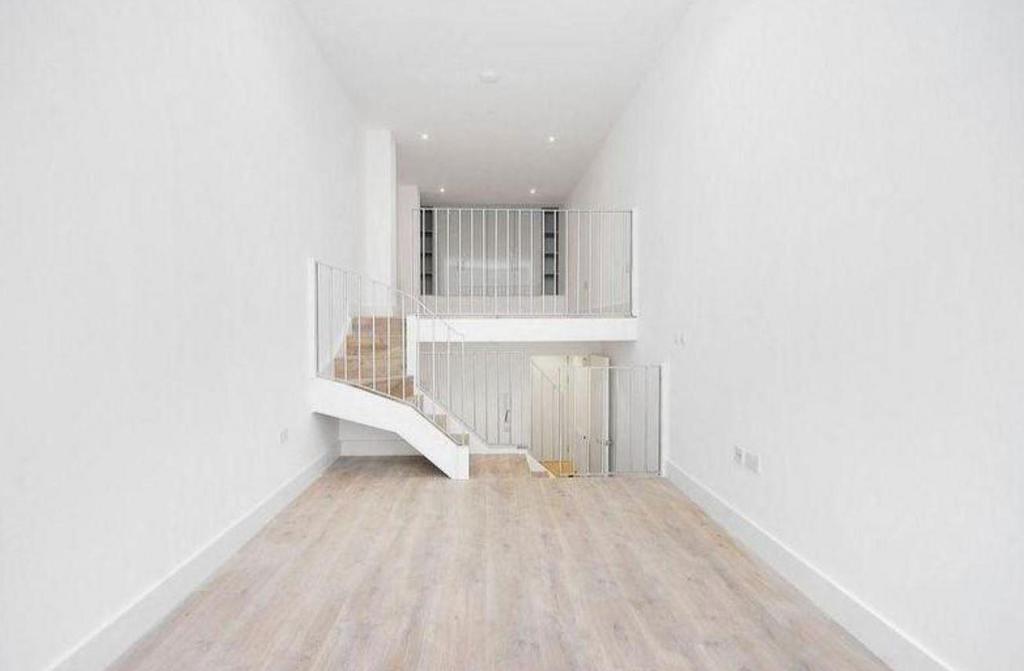 Bedroom 2.JPG