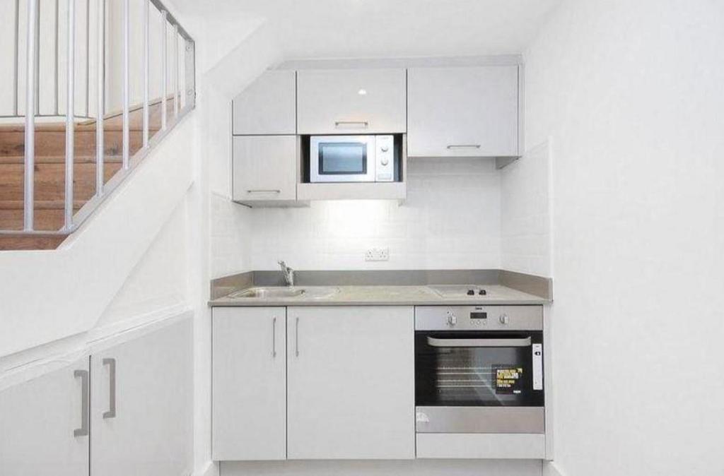 Kitchen 2.JPG