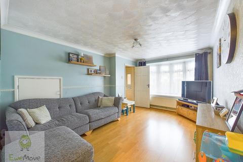 15 Chester Close, Rochester, ME2 2QX