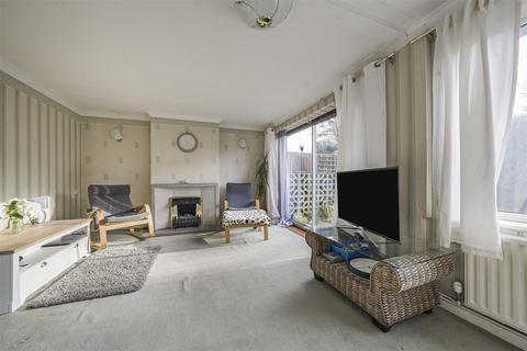 2 bedroom semi-detached bungalow for sale, Spooners Drive, Park Street, St. Albans