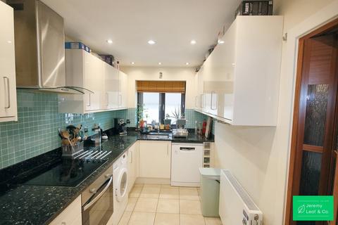 3 bedroom flat for sale, The Crest, Nether Street, North Finchley, N12