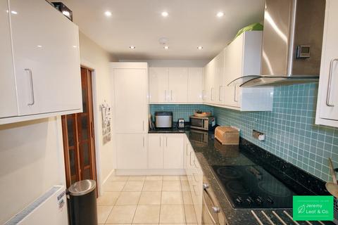 3 bedroom flat for sale, The Crest, Nether Street, North Finchley, N12