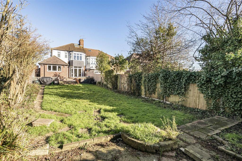 REAR ELEVATION OF PROPERTY & GARDEN: