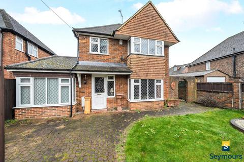 3 bedroom detached house for sale, Aldershot Road, Surrey GU2