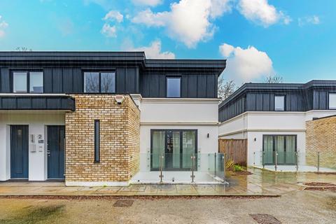 5 bedroom semi-detached house for sale, Treebank Gardens, London, W7