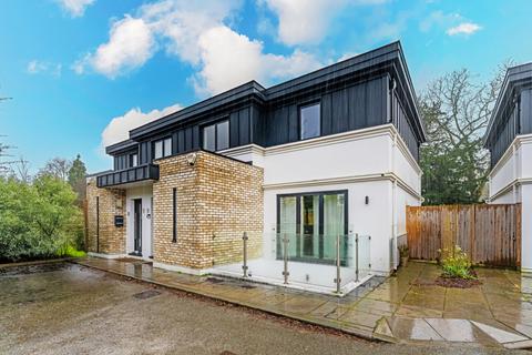 5 bedroom semi-detached house for sale, Treebank Gardens, London, W7