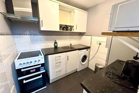 2 bedroom apartment to rent, Ashbourne Avenue, Harrow