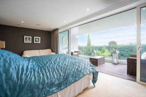 Ostia Alington Close, Poole, BH14 8NF
