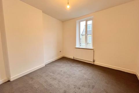 3 bedroom end of terrace house to rent, Midland Street, Skipton BD23