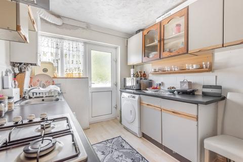 23 Amblecote Close, London, SE12 9TP