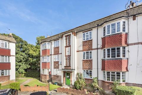 23 Amblecote Close, London, SE12 9TP
