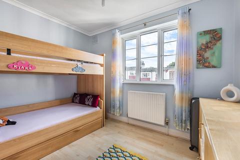 23 Amblecote Close, London, SE12 9TP