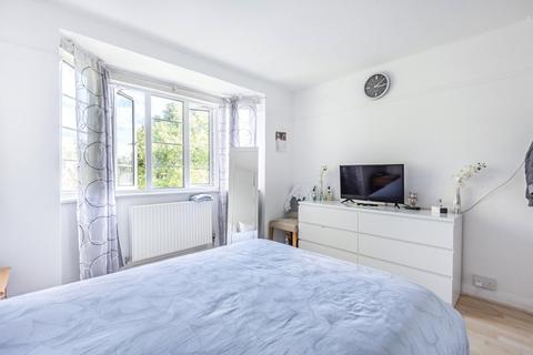 23 Amblecote Close, London, SE12 9TP