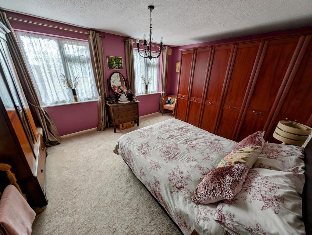 Bed 1.jpg