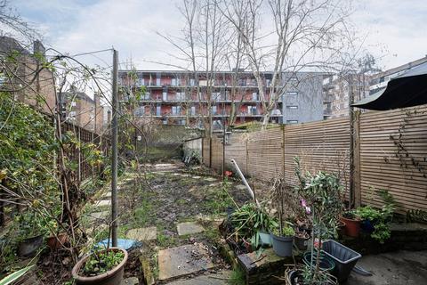 Studio to rent, Bodney Road, Clapton, London, E8