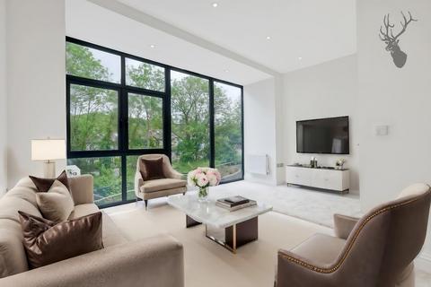 4 bedroom townhouse for sale, Pino Way, Kings Head Hill, London