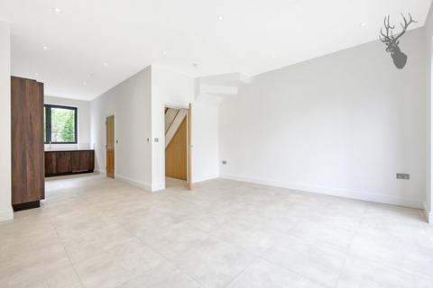 4 bedroom townhouse for sale, Pino Way, Kings Head Hill, London