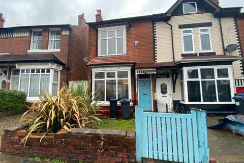 3 bedroom end of terrace house to rent, Willow Avenue, Birmingham B17