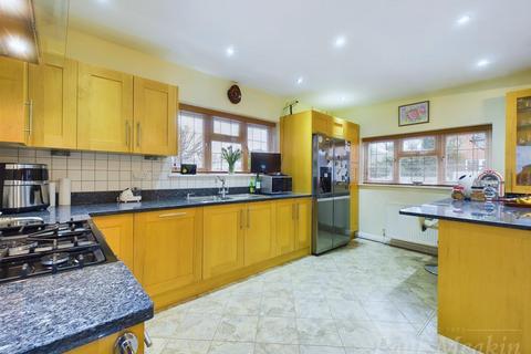 3 bedroom detached house for sale, Victoria Avenue, South Croydon