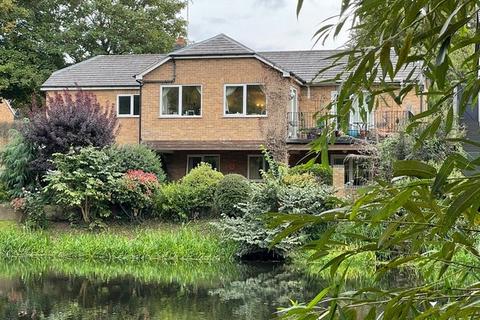 3 bedroom detached house for sale, Newton Road, Burton-on-Trent, DE15