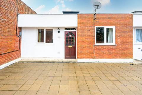 2 bedroom flat to rent, Epsom Road, Merrow, Guildford, GU1