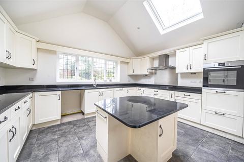 4 bedroom detached house to rent, Pontefract Road, Crofton, Wakefield, West Yorkshire, WF4