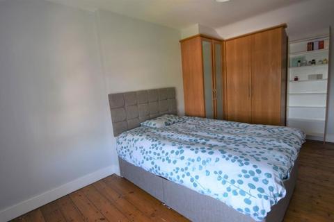 2 bedroom flat to rent, Lee High Road, London SE12