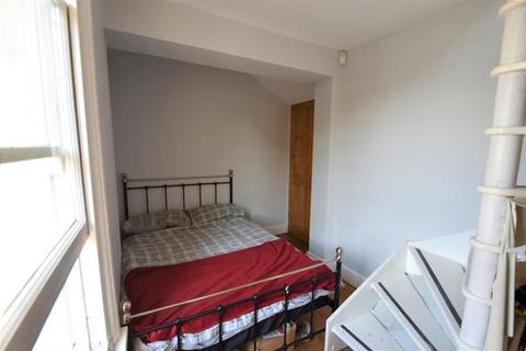 2 bedroom flat to rent, Lee High Road, London SE12