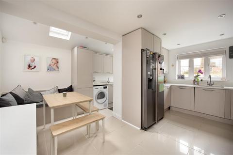 2 Leventon Place, Hilperton, Trowbridge, BA14 7US