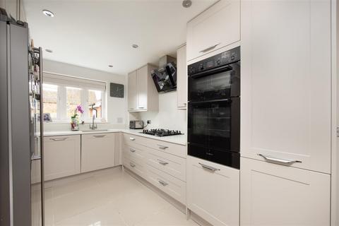 2 Leventon Place, Hilperton, Trowbridge, BA14 7US