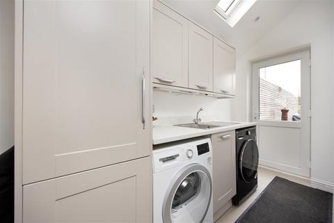 2 Leventon Place, Hilperton, Trowbridge, BA14 7US