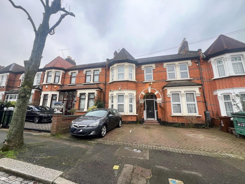 Forest Drive West E11