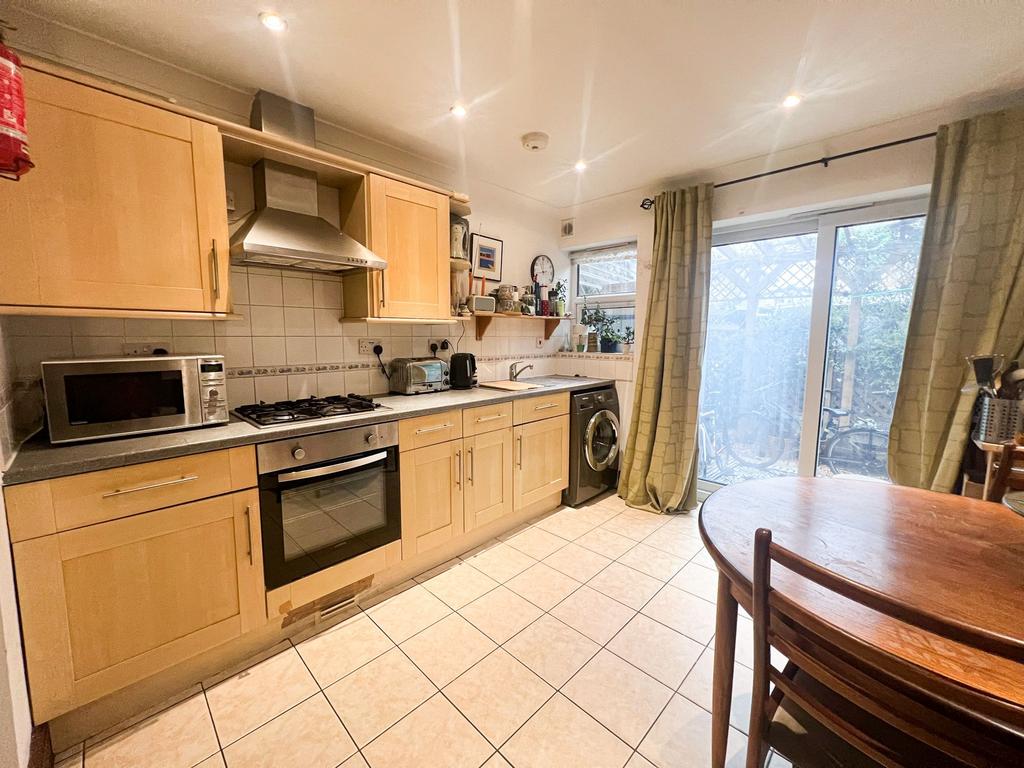 Forest Drive West E11