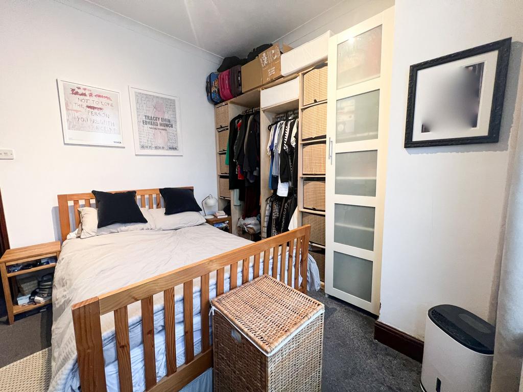 Forest Drive West E11
