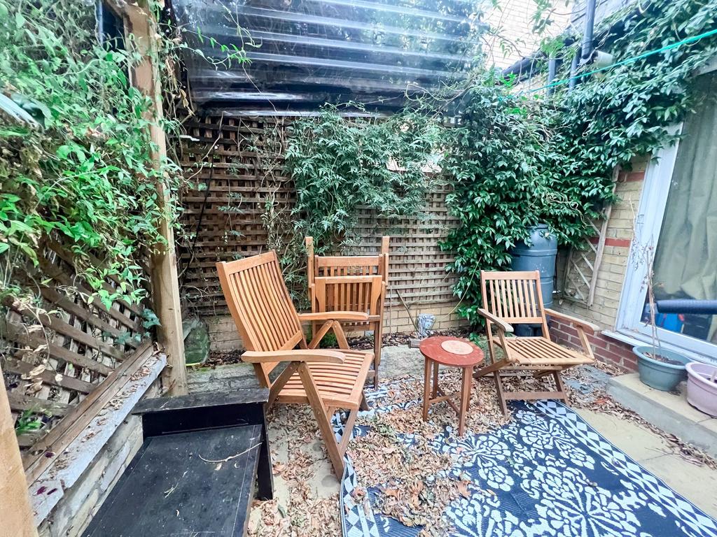Forest Drive West E11