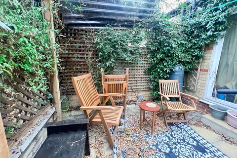 1 bedroom flat to rent, 54 Forest Drive West, London, E11