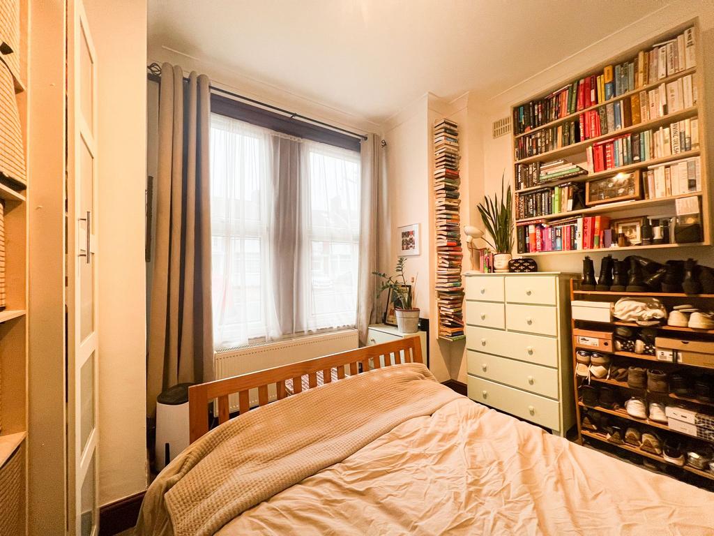 Forest Drive West E11