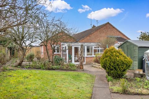 2 bedroom semi-detached bungalow for sale, Lindsey Avenue, Evesham WR11