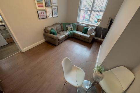 1 bedroom in a house share to rent, Sheil Road, ,