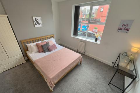 1 bedroom in a house share to rent, Sheil Road, ,