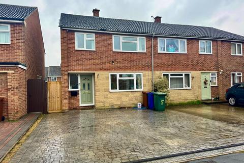 3 bedroom semi-detached house to rent, Bicester OX26