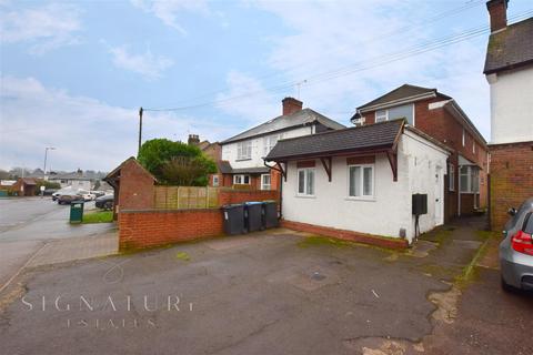 3 bedroom house to rent, High Street, Bovingdon, Hemel Hempstead