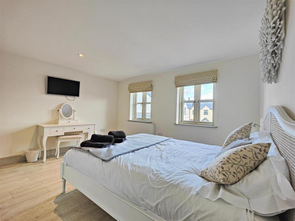 Bedroom 1 (Rear)