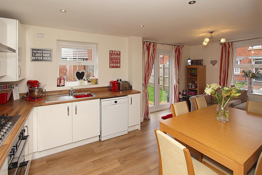 Kitchen/Dining
