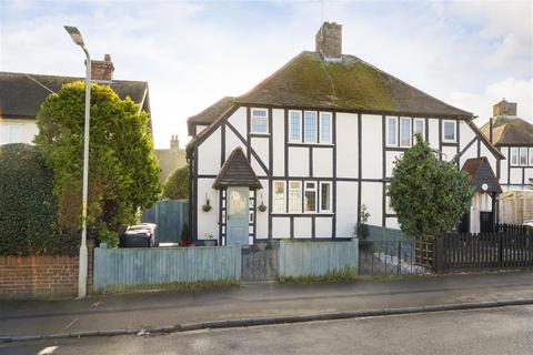 3 bedroom semi-detached house for sale, Western Avenue, Herne Bay