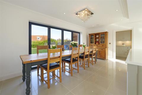 6 bedroom detached house for sale, Kiln Drive, Woodnesborough